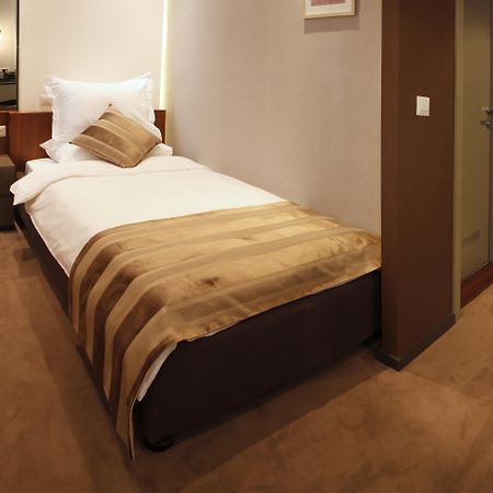 Hotel Russia Скоп'є Екстер'єр фото