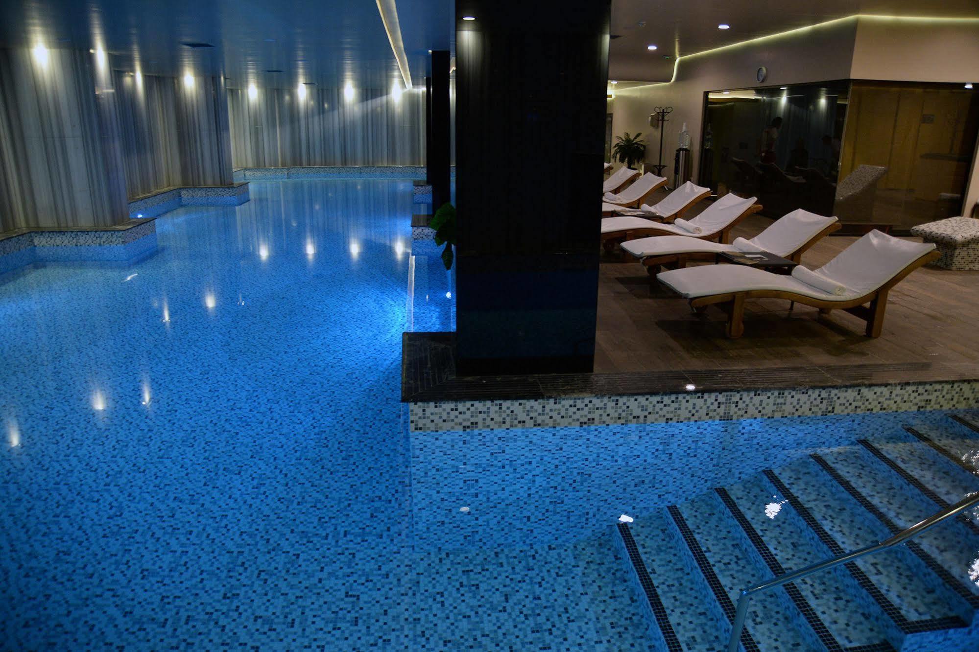 Hotel Russia Скоп'є Екстер'єр фото