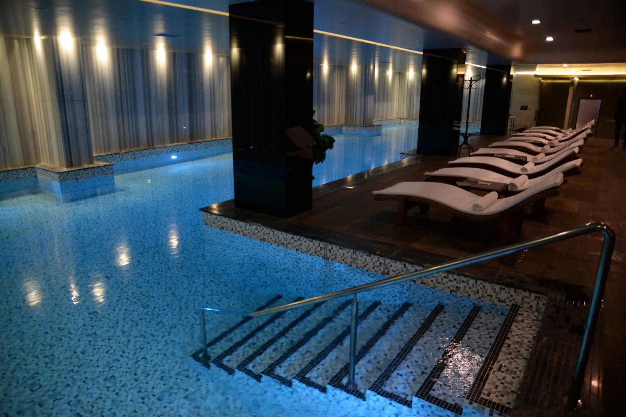 Hotel Russia Скоп'є Екстер'єр фото